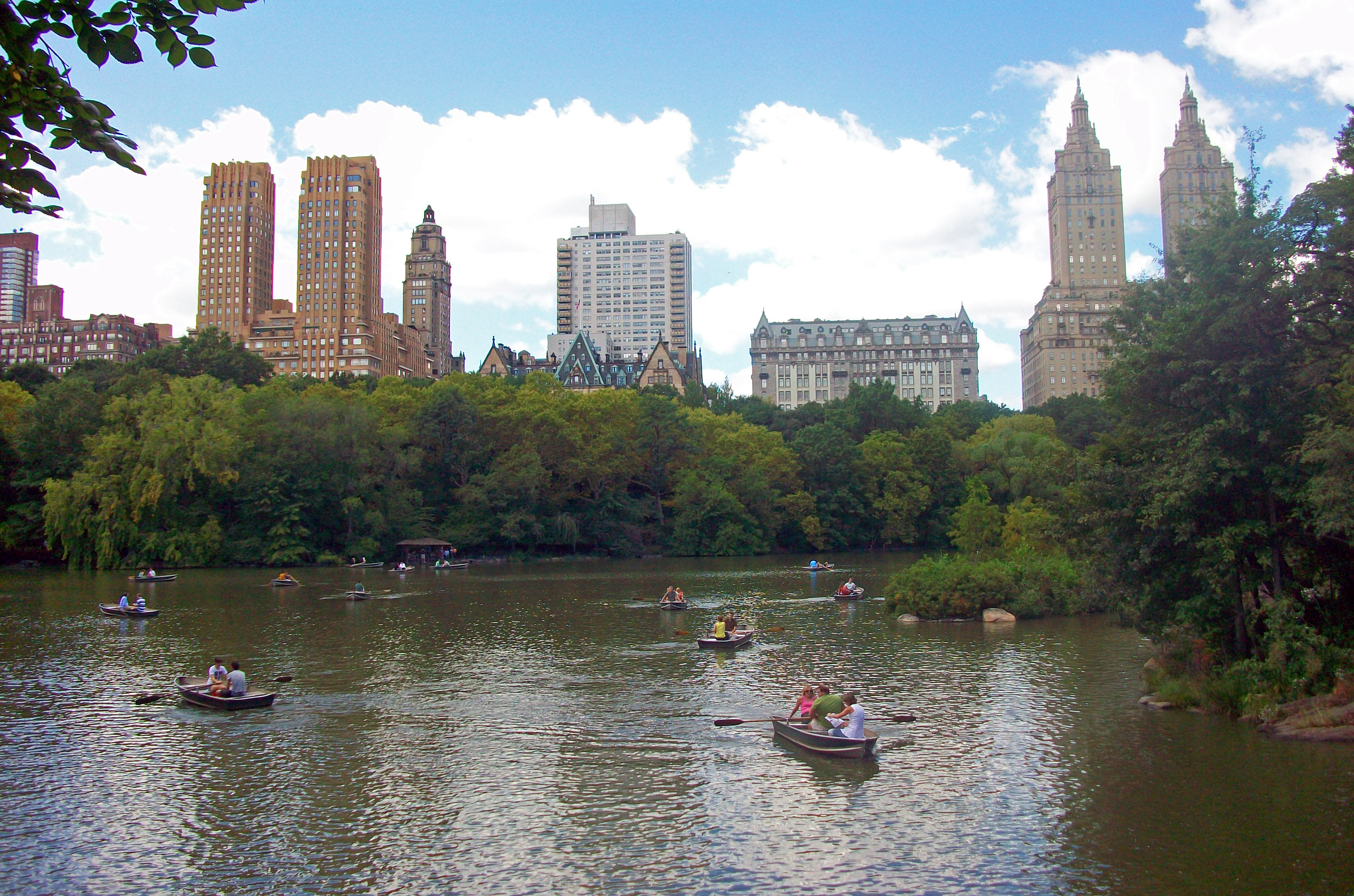 Central_Park_West_buildings_over_Lake